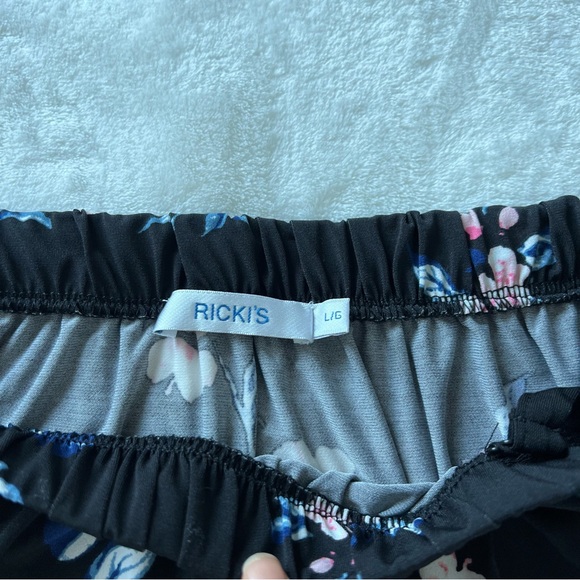 Ricki’s Off the shoulder Floral Top - Picture 7 of 8